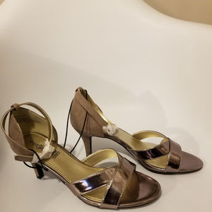 East 5th Sandal EF Mott Light Gray Size 9.5M new